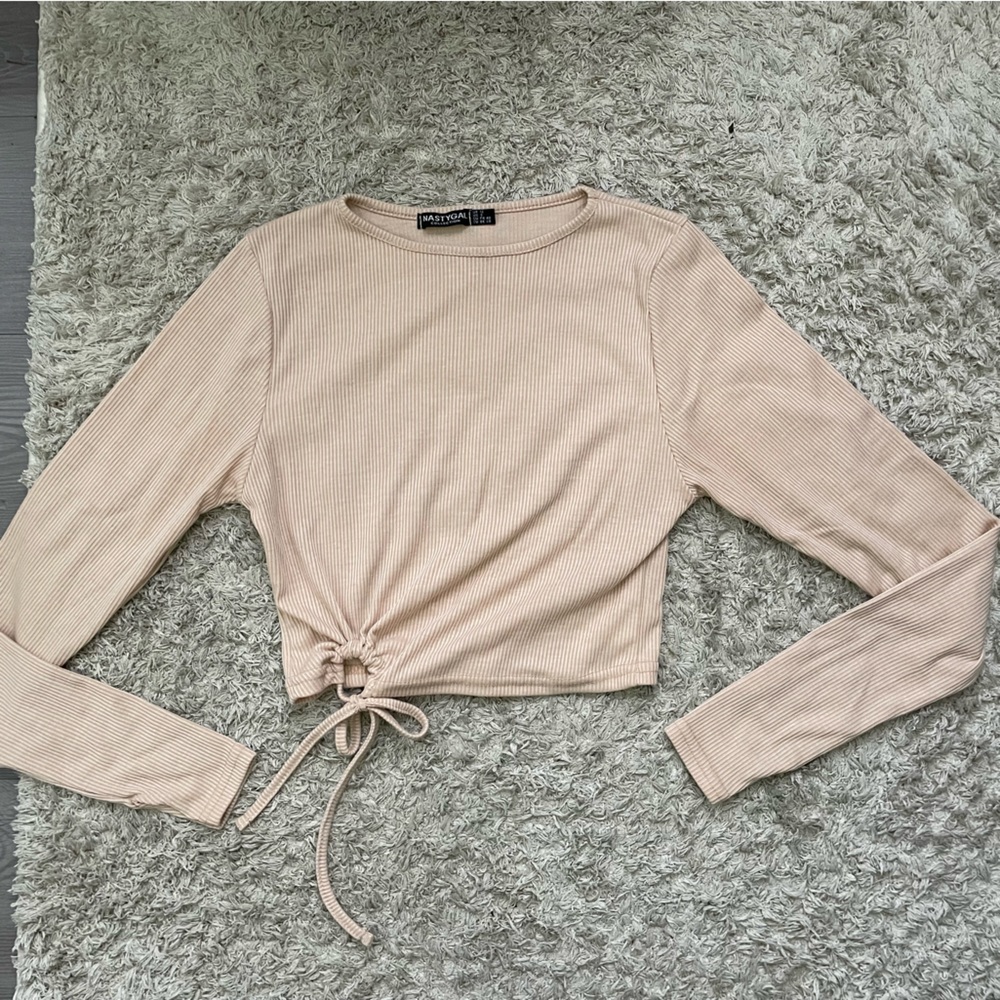 NASTY GAL LONG SLEEVED CROP TOP